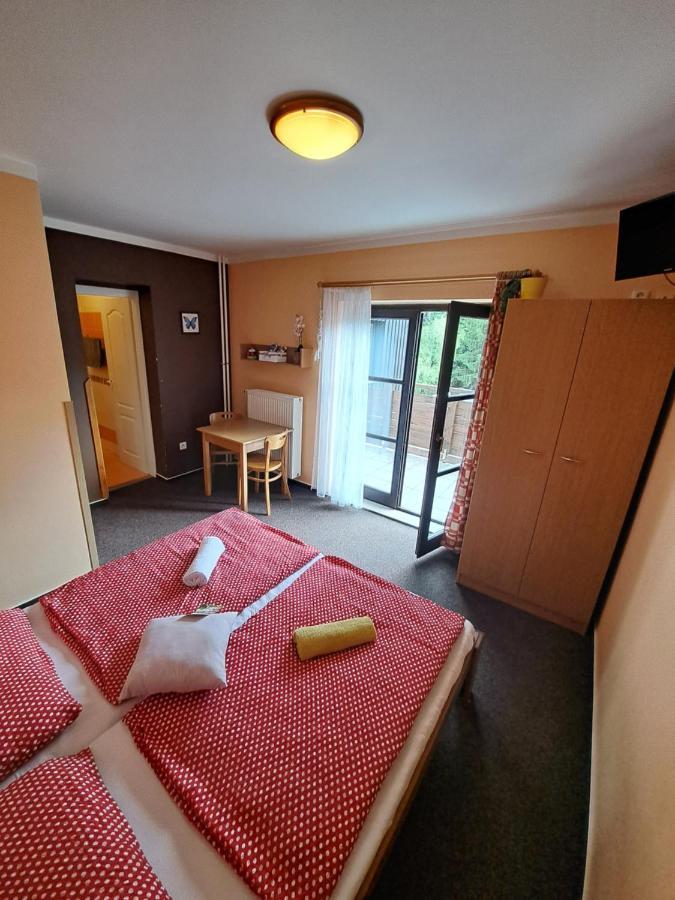 Hotel U Bernardyna Harrachov Esterno foto